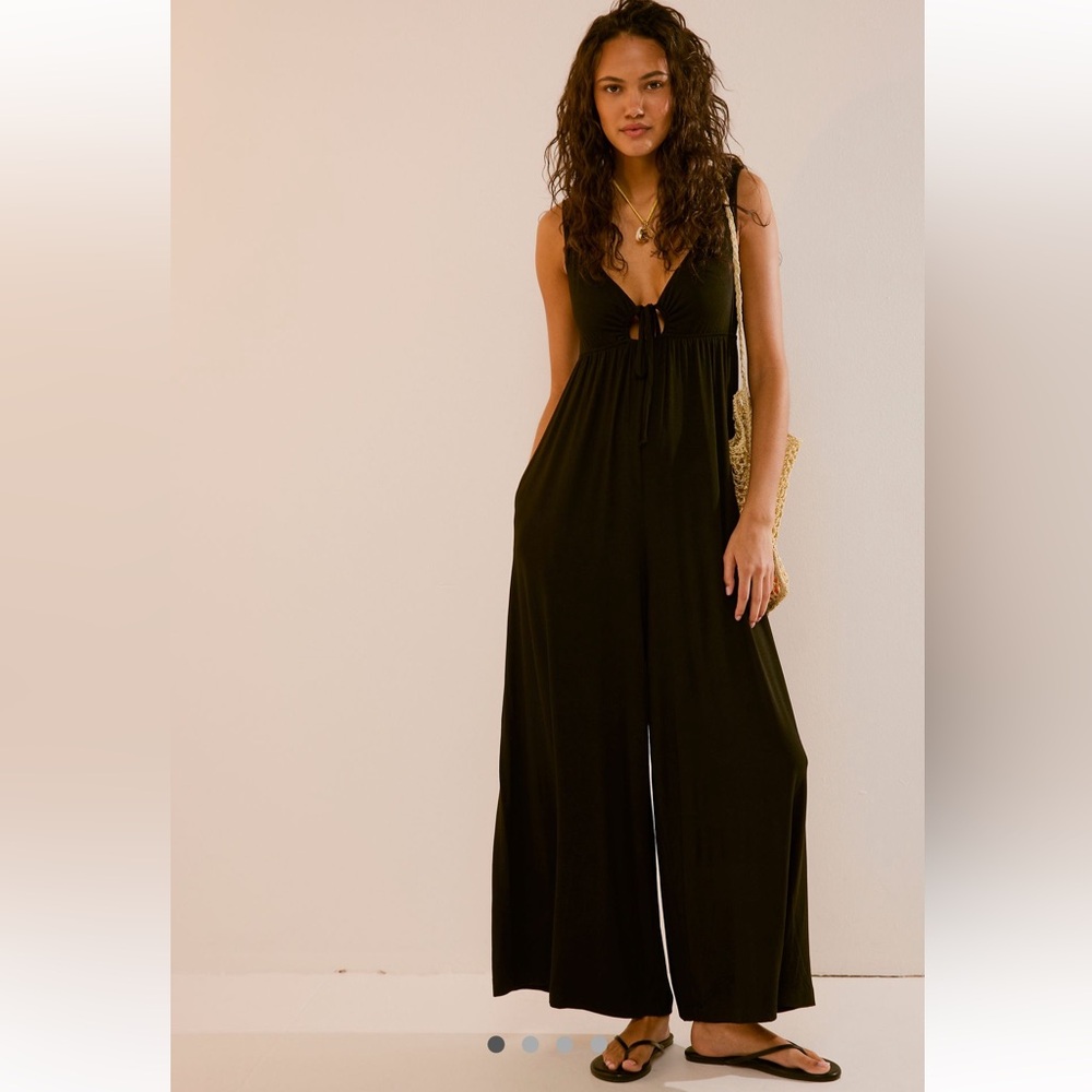 Free People Kirsten One-Piece
Style No: 90100280
Color Code: 001